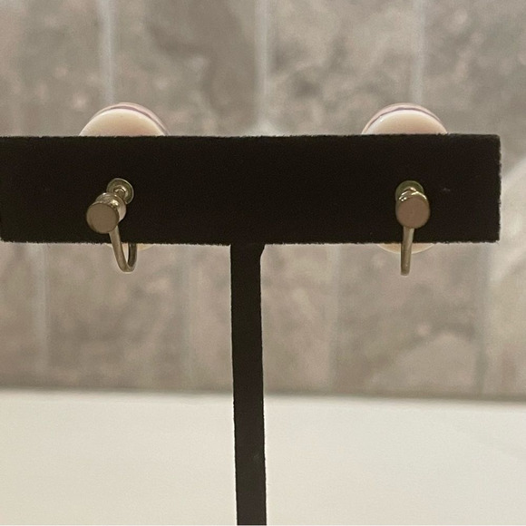 VINTAGE floral clear lucite screw back earrings BEAUTIFUL unique and unusual - Picture 5 of 8